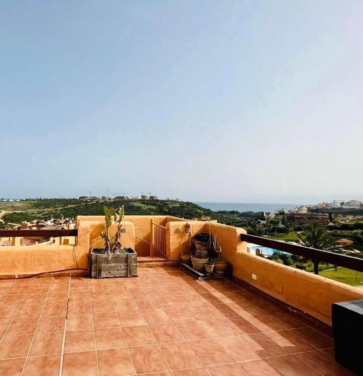 2 Bedroom Penthouse With A Private 360 Rooftop Terrace With Sea And Mountain Views Bahia de Casares Bagian luar foto